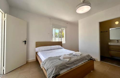 Villa with Pool, Chill-Out & BBQ - Foto 13