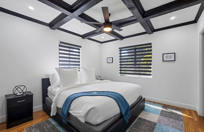 Stunning 3 Bd Pool House w Enchanting Water Views - Foto 3