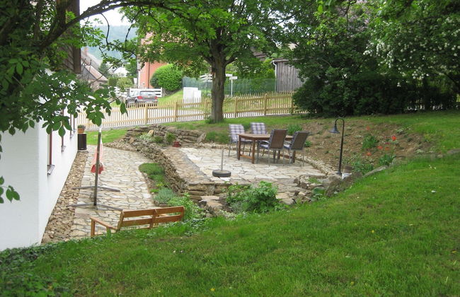 Sunny Holiday Home Near the Forest - Foto 21