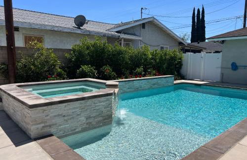 Beautiful Remodel 3 Bedroom 2 bathroom Home with Pool & Jacuzzi - Foto 13