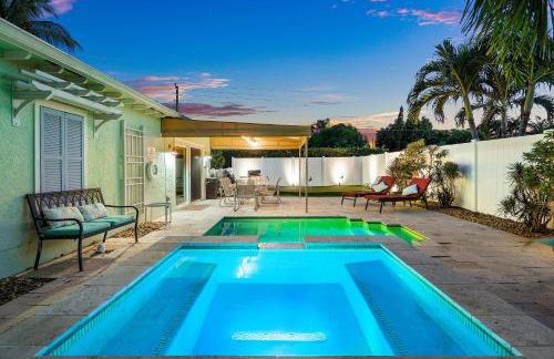 Walk to The Ave- Heated Pool, Spa, Golden Tee and Putting Green - mins to Beach- by Maven Vacation Rentals - Foto 45