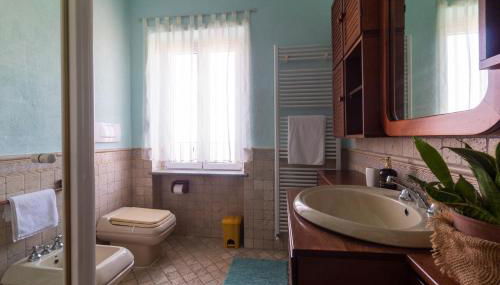 Alba Morus - Photo 5, Shower