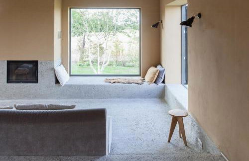 Architectural Gem On The Cornfield - Photo 10