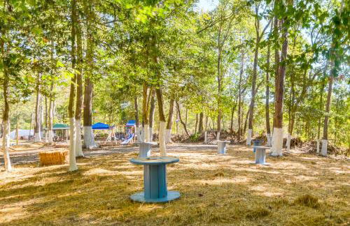 Walk to MIR Wooded Group Escape with Deck and Bar! - Foto 33