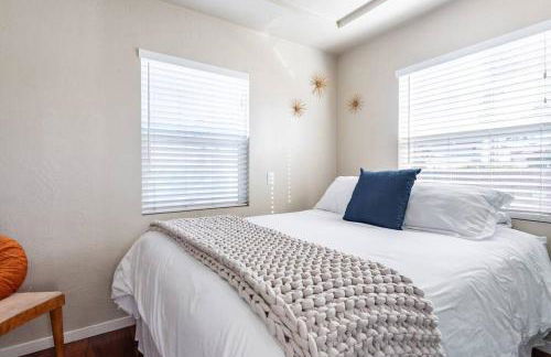 Charming Mid-Century Craftsman, Hot Tub with Serene Yard - Foto 9