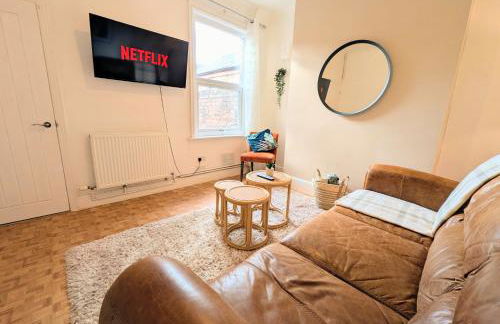 The Heritage Hideaway - King bed, Free parking, Walk to c-centre & Hospital - Foto 7