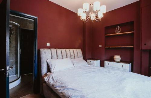 Beautiful 5 bedroom house with hot tub & fire pit - Foto 20