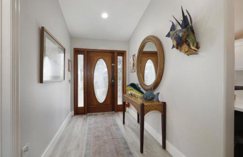 Waterfront Luxury Home With Pool And Boat Dock 3 Bedroom Home by RedAwning - Foto 19