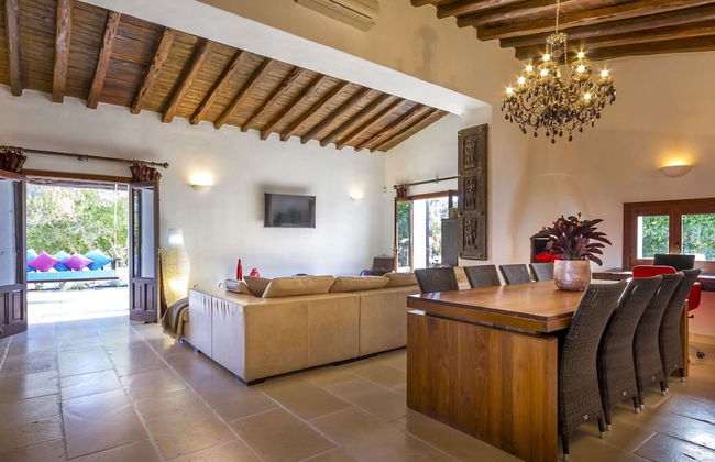 Traditional Villa With Garden - Photo 11