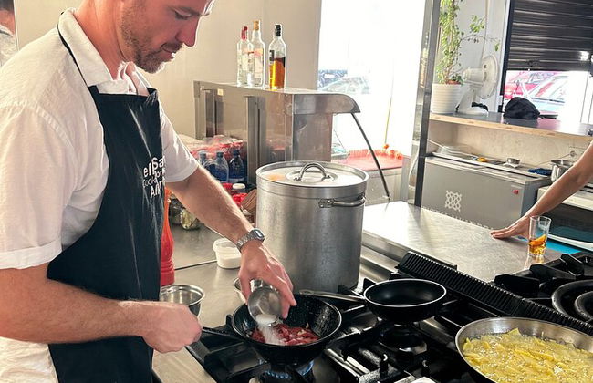 Cours de cuisine de tapas espagnoles avec musique live à la guitare - Photo 5