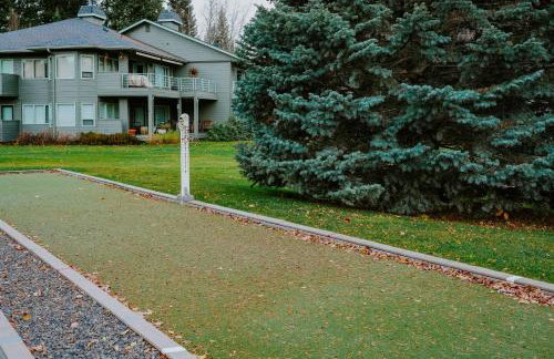 Cozy 2BR Condo Walk to Lake, Saltwater Pool and Golf - Foto 41