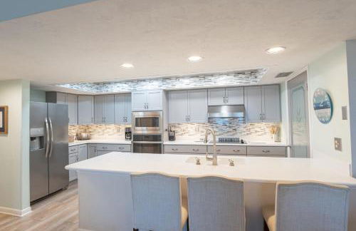 Luxury, Direct Oceanfront Unit and Balcony, Northeast Corner, Heated Pool, Garage Parking - Photo 26