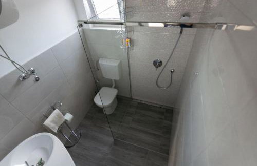 Kuća za odmor M&J s grijanim bazenom - Photo 20