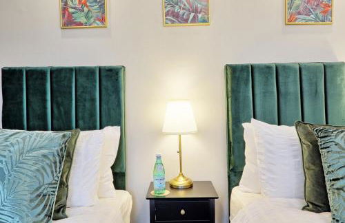 Large 5-Bedroom Home, Perfect for Long Stays & Team Accommodation - Foto 76