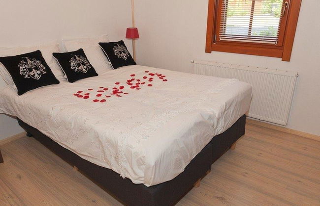 Wooden Chalet With Terrace and Microwave - Photo 3