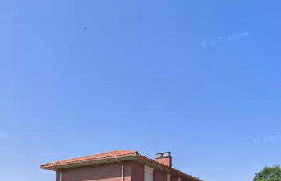 Chalet adosado con amplio jardín - Foto 1