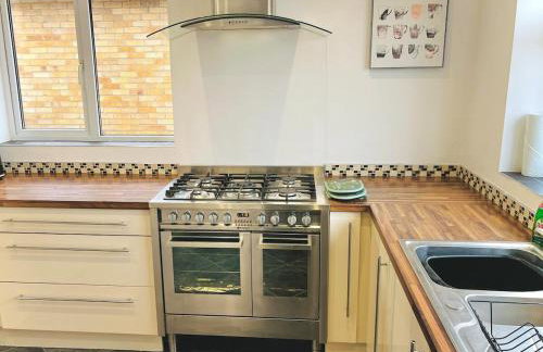 Lovely 4-bed home sleeps 8 Nr Bolton Stadium & M61 - Photo 41