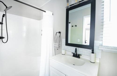 Private 1 Acre Retreat, Spa, Firepit, Gym, Chickens, King Suite, Pets - Foto 56