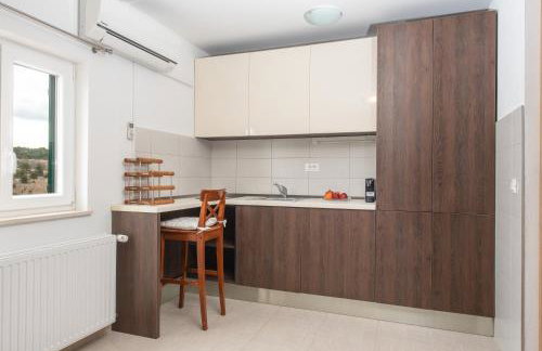 Holiday home Svilaja I Heated pool, family retreat - Photo 21