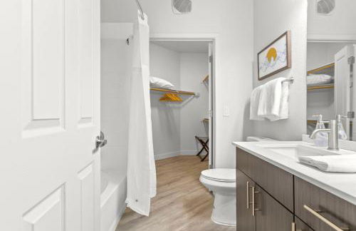 CozySuites Glendale by the stadium with pool 16 - Foto 16