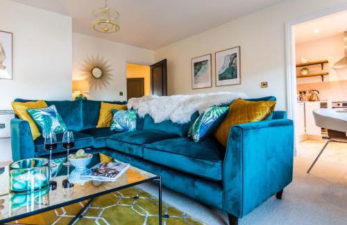 Chic, immaculate Warwick apartment sleeps 4,2 bathrooms, free private parking, easy walk to Warwick, canal-side pub on doorstep - perfect for family breaks, the races or work stays - Foto 1