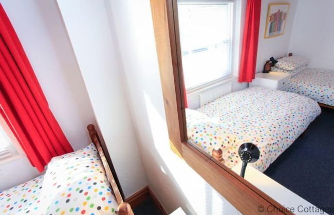 Appledore Yardarm 4 Bedrooms - Photo 2