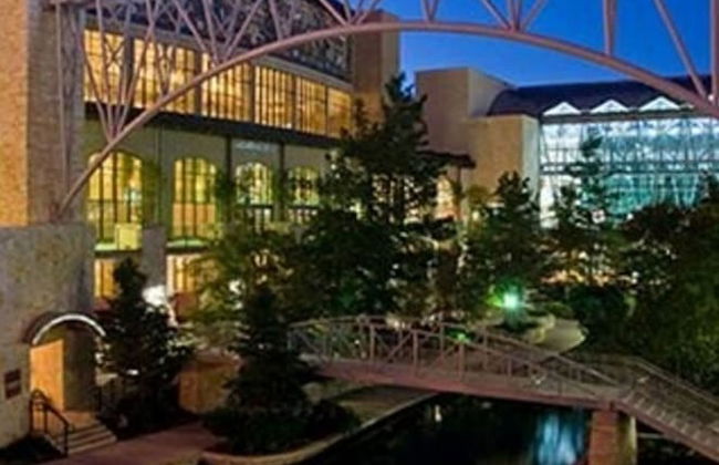 Seize the Moment 4BR 3BA Gem w Downtown Views - Foto 36