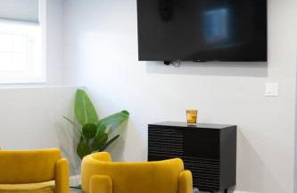 Urban Contemporary Apartment - Photo 1