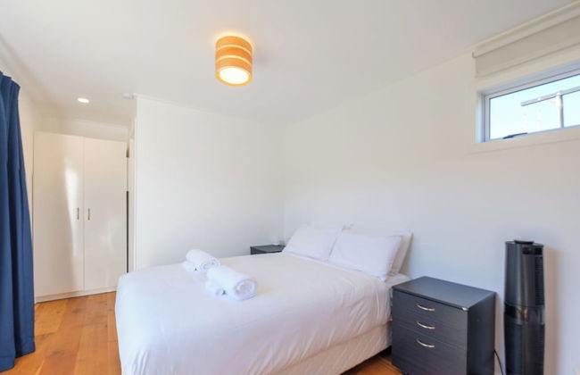 Wharetana Bay Villa with beach walkway - Foto 1