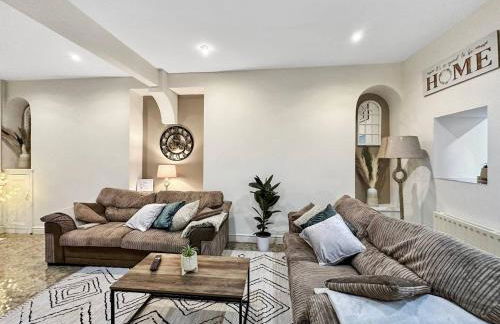 3 bed home in Tonypandy with Balcony View Room - Foto 7