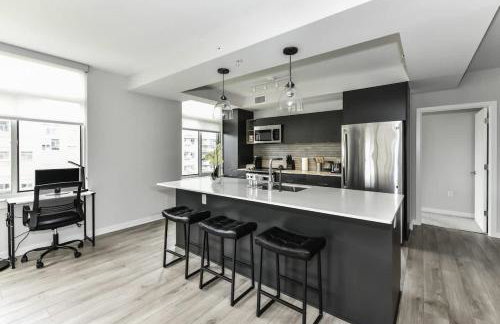 2BR Urban Retreat Gym Parkng and Scenic Rooftop - Foto 2