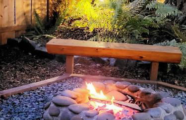 Knotty Shack- Unique Tiny Log Cabin with Hot Tub - Foto 16