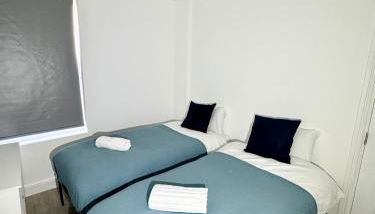 NEW Unique 4 Bed Families Contractors 靠近唐人街 - Foto 4