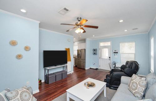 Summer Bliss 3BR Home, Walk to Beach Master Suite Sleeps 9 - Foto 27