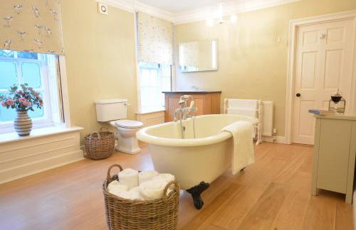 Henstead Hall - Photo 7