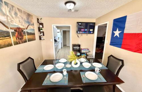 Near AT&T Stadium, UTA, Globe Life, Six Flags, DFW Airport, American Airlines Center with Games and Crib - Foto 15