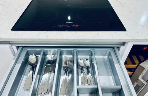 DESIGNER HOUSE - University of Glasgow / Central Glasgow 'Hillhead' West End G12 - Luxurious & Contemporary Detached House / Terrace / Garden / 'electric car charging' Garage Parking - Foto 70