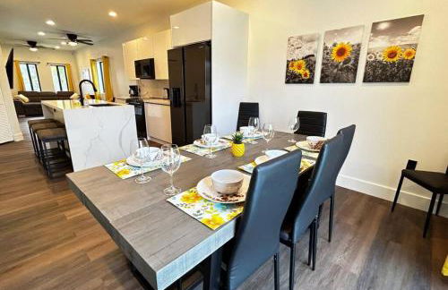 Sunny Delight Home Near Airport - Foto 13