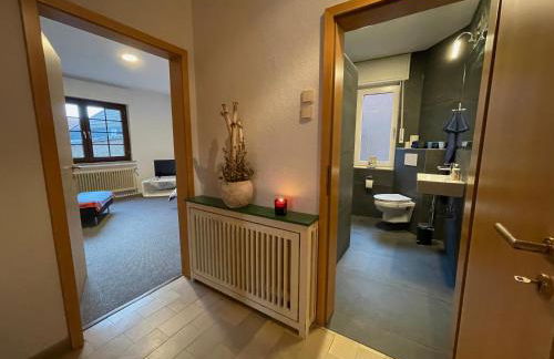 Monteurwohnung Korte, Teams, 4 Einzelzimmer, 2 Doppelzimmer 2024 renoviert, Smart TV, Garten, 3 Bäder - Foto 6