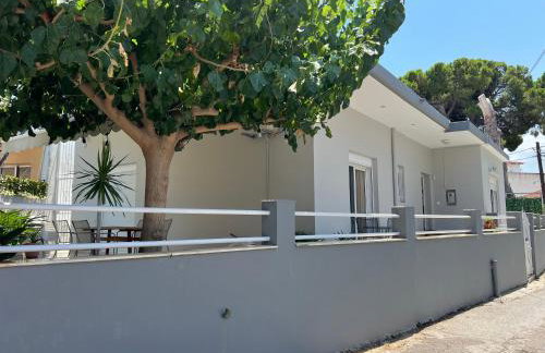 Cozy Kolonaki Retreat - Photo 15