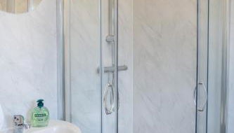 Modern - 2 Bed - Free Parking- by Holiday Homes - Foto 2, Shower