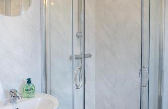 Modern - 2 Bed - Free Parking- by Holiday Homes - Foto 2