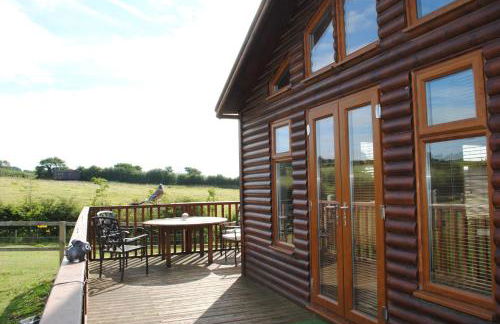 FAIRVIEW FARM Holiday Accommodation 14 Luxury Lodges, Cabins, Dog Friendly, Suitable for Couples, Families and Groups, Wedding Guests , Corporate events, Sleeps 2-65 guests in Ravenshead, Nottingham near Sherwood Forest, set in 88 acres - Photo 17