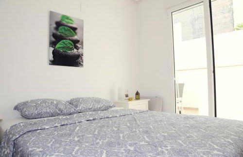 Quiet, Modern Apartment - Photo 14