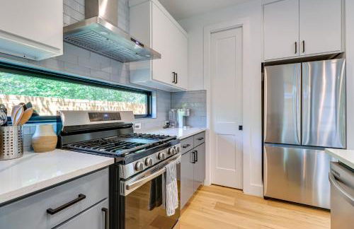 Chic Austin House with Spacious Backyard and Hammock - Foto 14