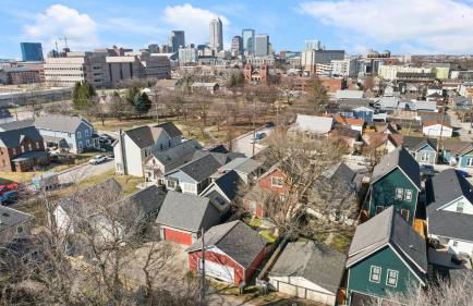 Stay & Play Indy- Indoor Fun - 5 Min to Downtown - Sleeps 10 - Arcade fun - Foto 26