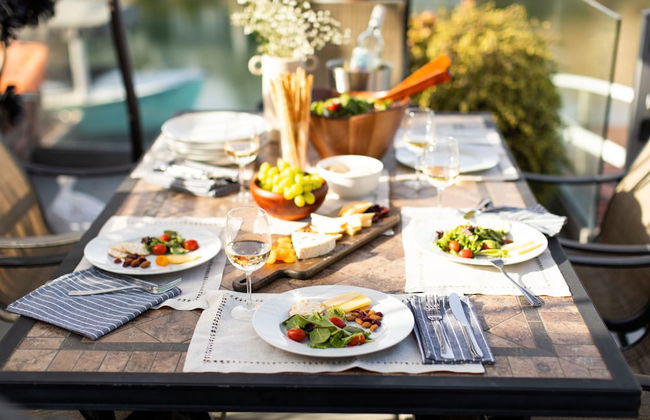 Bay Breeze by Avantstay Bayfront Home w/ Fire Pit & Private Dock in Balboa Peninsula - Foto 37