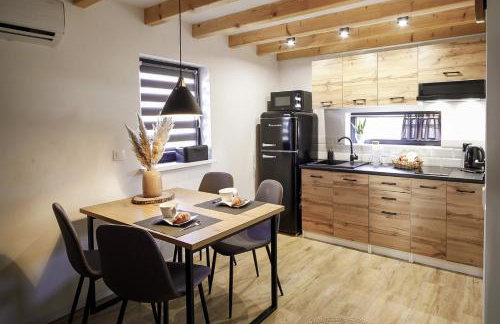 Modern house with private hot tub - Photo 9