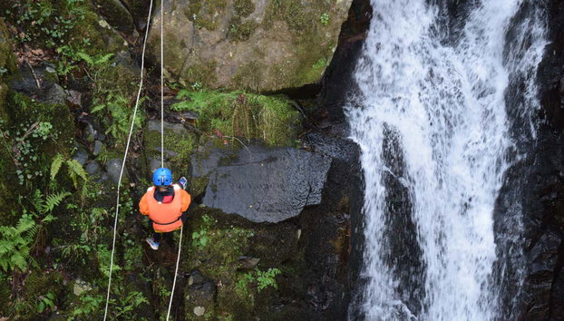 Barranquismo en el río Paiva - Foto 5, Ascenderéis junto a increíbles cascadas