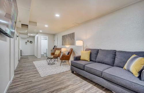 Quiet Basement Retreat | King Bed, Firepit, Yard - Foto 6